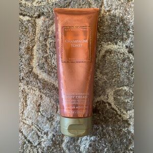 Bath & Body Works Champagne Toast Ultimate Hydration Body Cream‎ 8oz